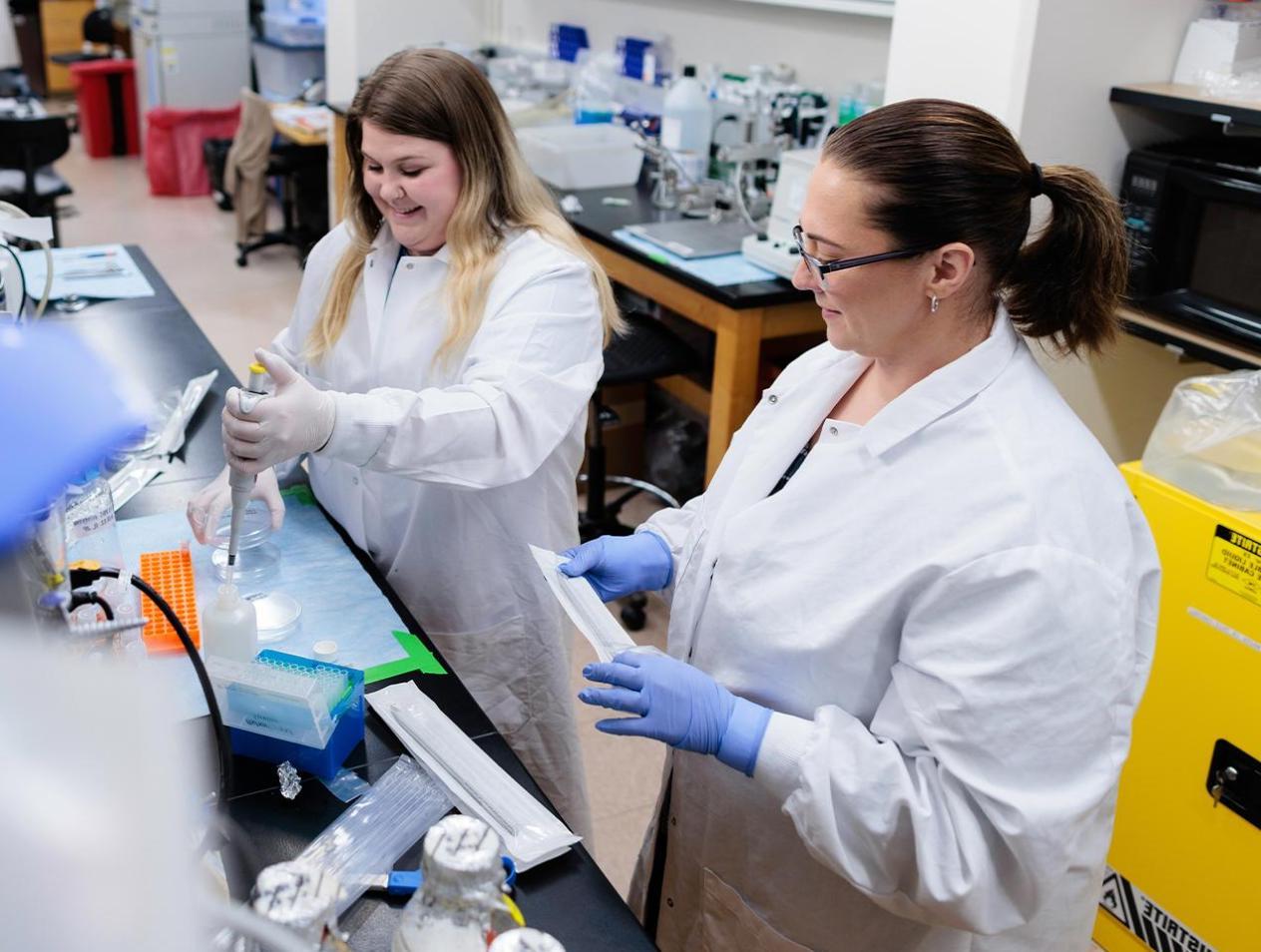 Pharmacology and Neuroscience students working in lab