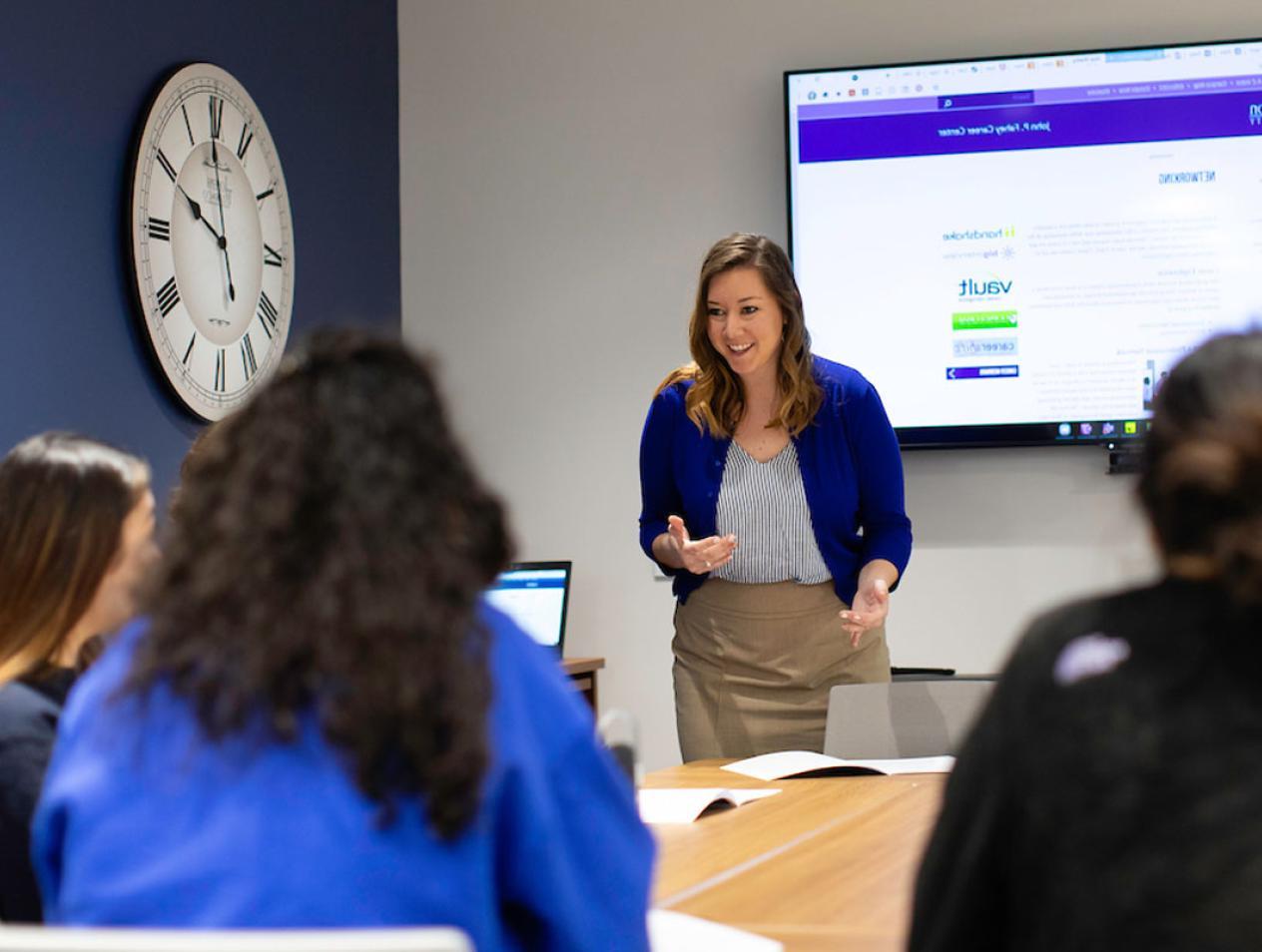 Caitlin Feldman advising in the Fahey Career Center.